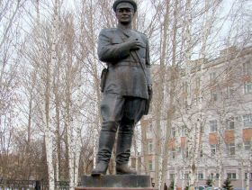 Памятник милиционеру, фото Виктору Шамаеву, Каспаров.Ru