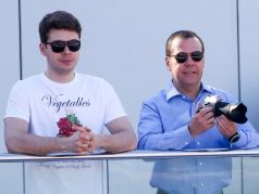 Дмитрий Медведев с сыном Ильей во время Гран-при России 