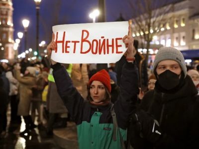 Протестующие на антивоенной акции в Санкт-Петербурге 24.02.22. Фото: Коммерсант
