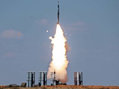Боевой запуск из зенитно-ракетного комплекса С-300. Фото: Сергей Бобылев/ТАСC