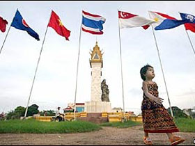 Флаги государств АСЕАН. Фото AFP (c)
