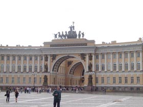 Дворцовая площадь. Фото с сайта grepan.narod.ru