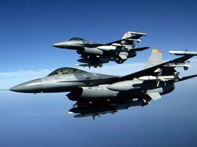 Истребители F16. Фото с сайта warplanes.com