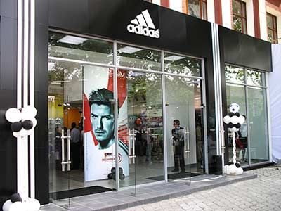 Магазин Adidas в России. Фото: afisha.uz