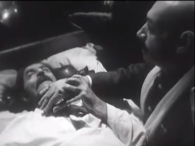 Смерть пациента. Кадр из фильма "Хрусталев, машину!"
