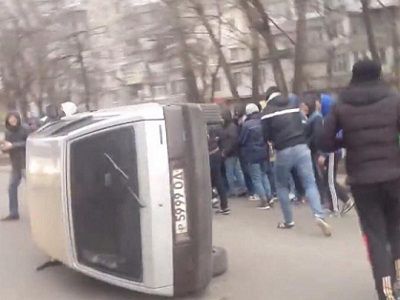 "Спектакль" с инсценировкой беспорядков, Одесса, 21.3.15. Источник - http://dumskaya.net/news/gruppa-akterov-v-sportivnoj-odegde-inscenirovala-044821/ "Спектакль" с инсценировкой беспорядков, Одесса, 21.3.15. Источник - http://dumskaya.net/news/gruppa-akterov-v-sportivnoj-odegde-inscenirovala-044821/