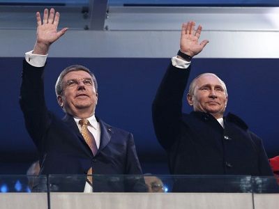 Президент МОК Томас Бах и Владимир путин в Сочи, 2014 г. Источник - svoboda.org