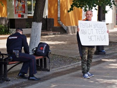 "Путин, уходи, мы от тебя устали". Фото: Александр Воронин, Каспаров.Ru