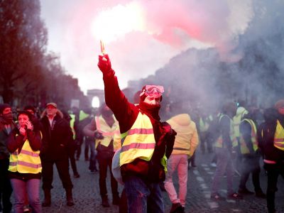 Протесты в Париже против пенсионной реформы. Фото: REUTERS/Benoit Tessier