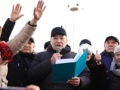 Ералы Тугжанов на встрече с участниками митинга в Актау. Фото: правительство Казахстана