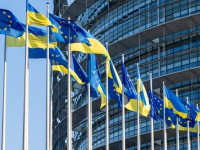 Флаги Евросоюза и Украины. Фото: PixaBay